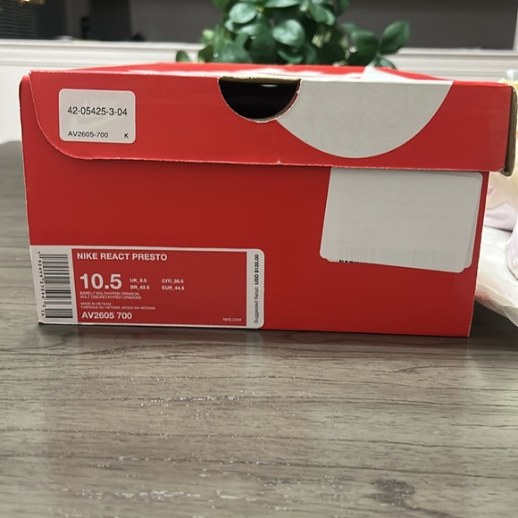 Nike React Presto Barely Volt - Picture 5 of 12